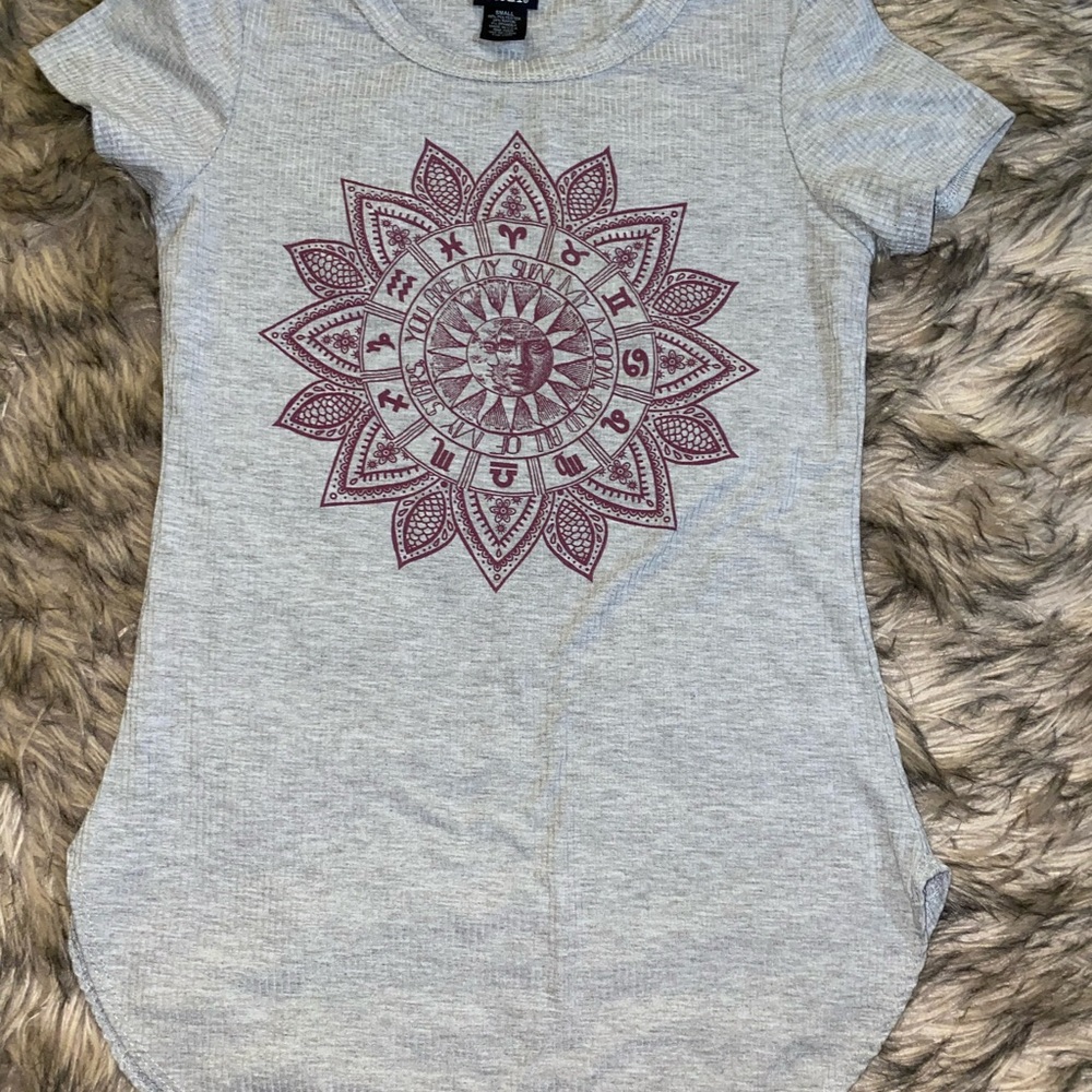 T shirt size small